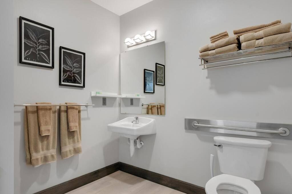 Barnwood Suite - Main Street Lodge In Berlin Ngoại thất bức ảnh